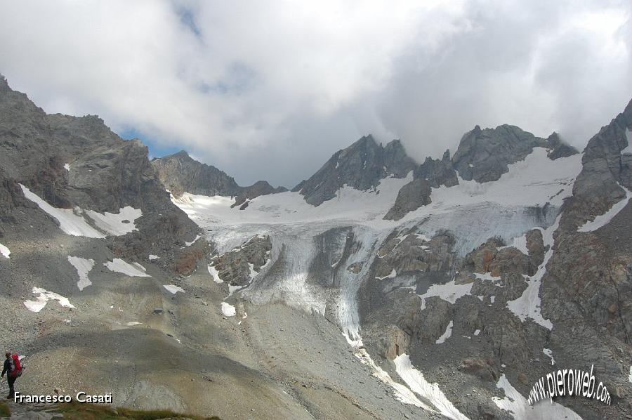 06 Il ghiacciao in fronte al rifugio.jpg